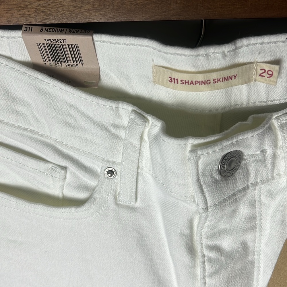 NWT — Levi’s: Levi Strauss & Co. Denim Mid-Rise Shaping Skinny Jeans in White - Picture 3 of 7